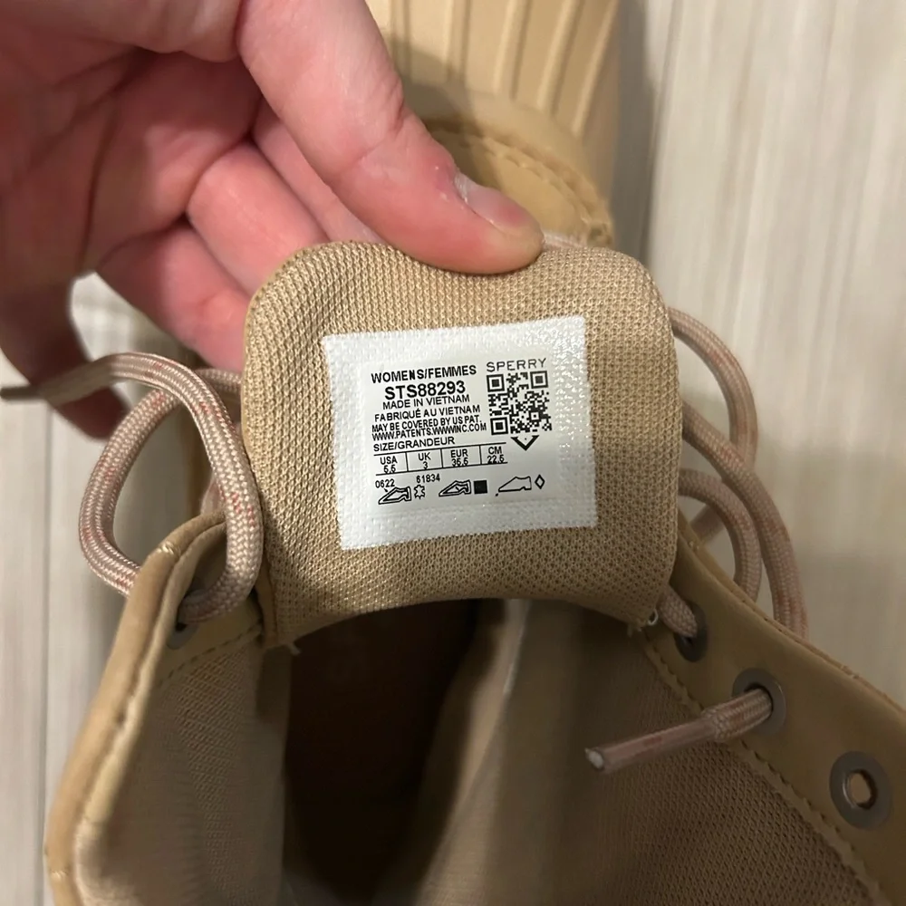 NWOT Sperry Duck Float Off White Boots